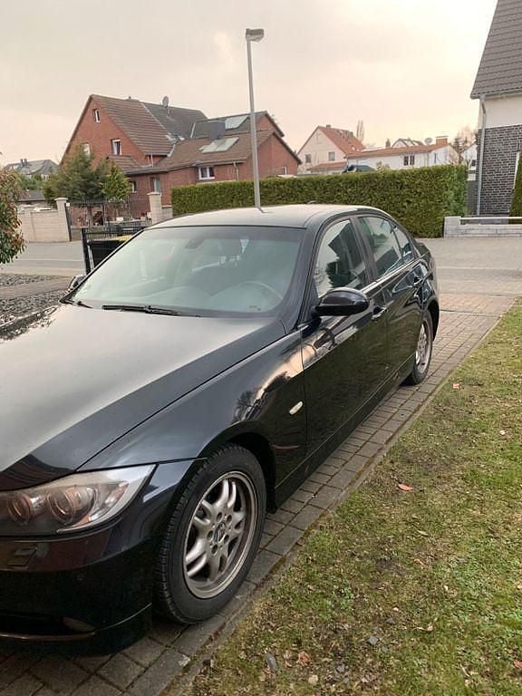 Gebraucht BMW 320 170 PS (125 kW) 2007 Schwarz Limousine