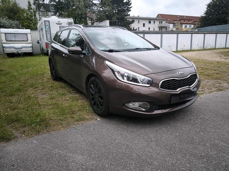 Second-hand Kia Ceed 128 CP (94 kW) 2013 Maro Hatchback