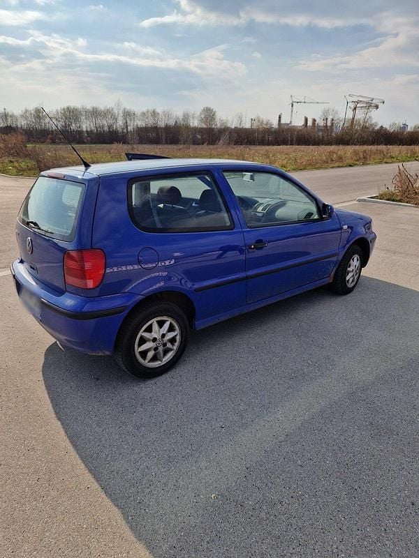 Gebraucht VW Polo Basis 60 PS (44 kW) 2001 Blau Kleinwagen