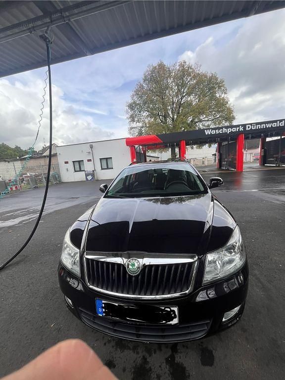 Schwarz Gebraucht 2009 Skoda Octavia Ambiente Kombi | 6.000 € (Guter Preis) - Bild 1/4