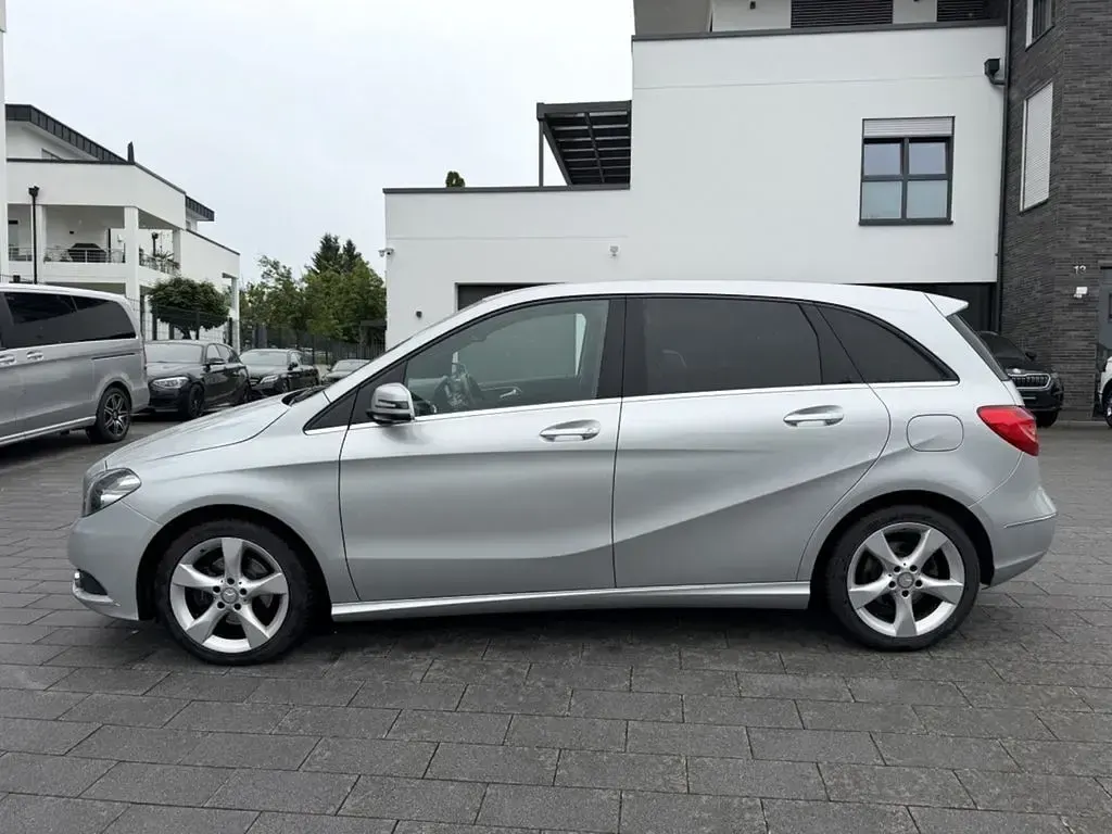 Gebraucht Mercedes B180 109 PS (80 kW) 2014 Silber Kleinwagen