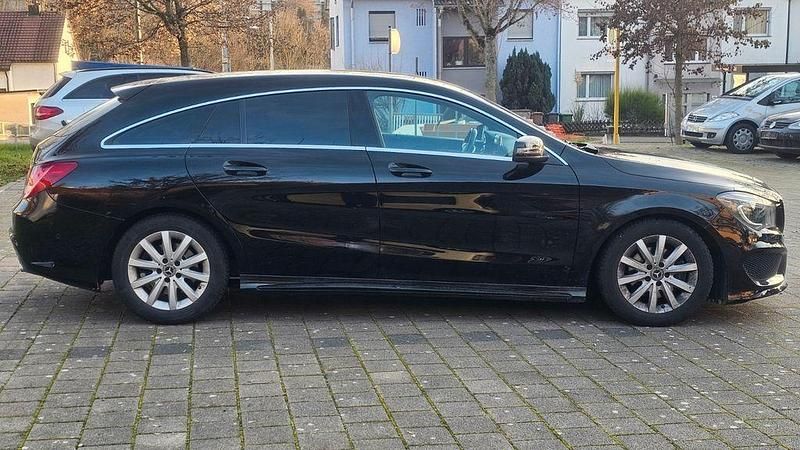Gebraucht Mercedes CLA200 Shooting Brake 156 PS (114 kW) 2015 Schwarz Kombi