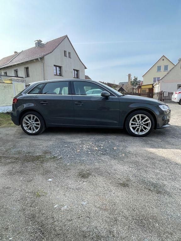 Gebraucht Audi A3 116 PS (85 kW) 2019 Grau Limousine