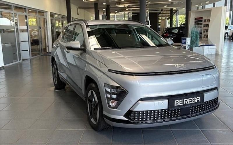 Shimmering silver / met Neu 2025 Hyundai Kona SUV | 32.280 € (Guter Preis) - Bild 1/4