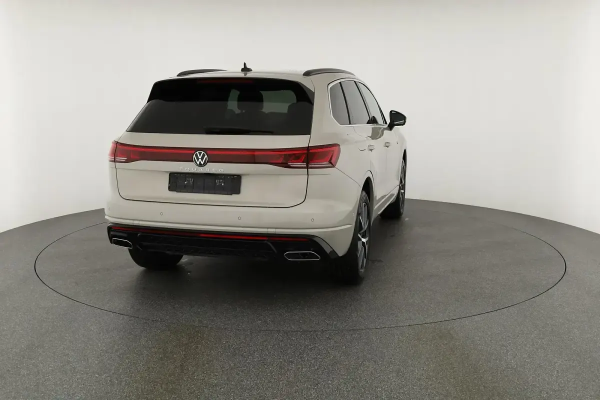 Gebraucht VW Touareg R-line 286 PS (210 kW) 2024 Sechura beige metallic SUV