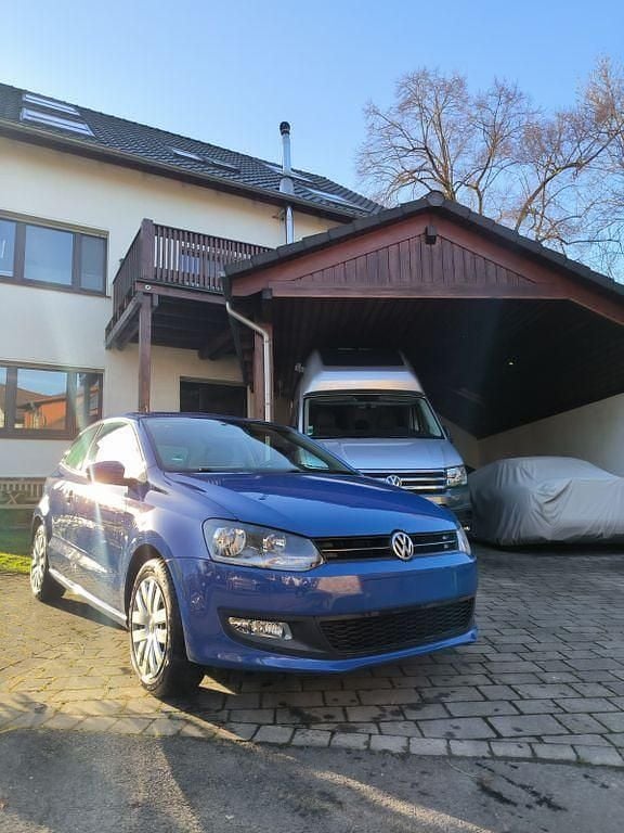 Blau Gebraucht 2011 VW Polo Team Kleinwagen | 3.499 € (Fairer Preis) - Bild 1/4