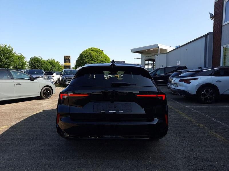 Neu Opel Astra 131 PS (96 kW) 2025 Schwarz Kombi