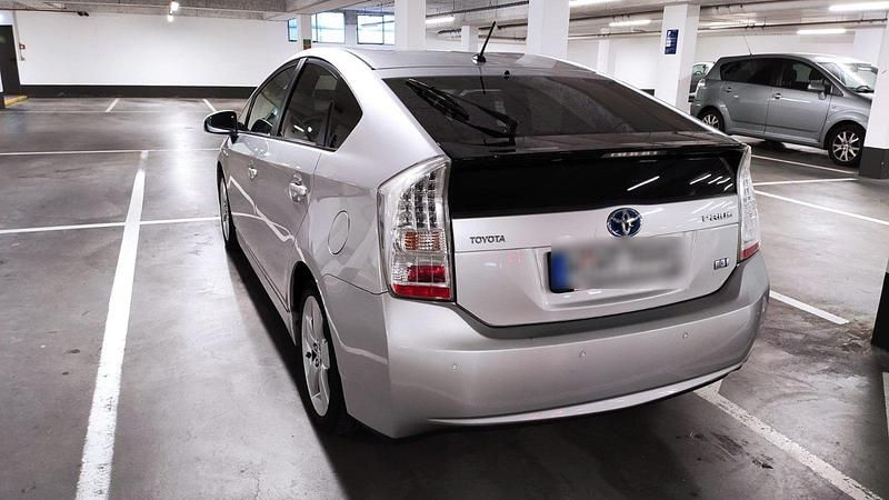Gebraucht Toyota Prius 136 PS (100 kW) 2010 Silber Kleinwagen