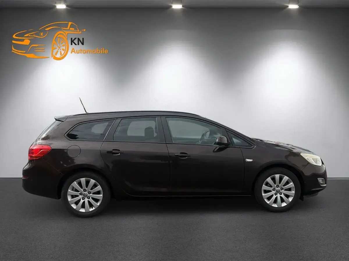 Gebraucht Opel Astra 110 PS (80 kW) 2011 Violet Kombi