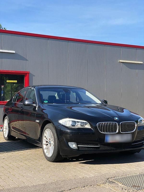 Gebraucht BMW 530 258 PS (189 kW) 2011 Schwarz Limousine