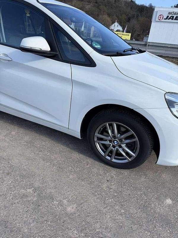 Gebraucht BMW 218 Advantage 150 PS (110 kW) 2017 Weiß Van / Kleinbus