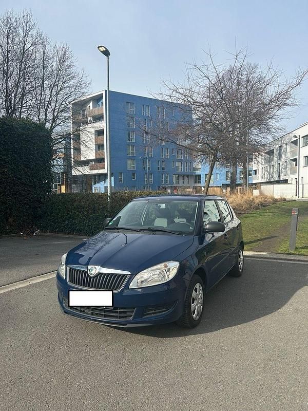 Gebraucht Skoda Fabia Classic 69 PS (50 kW) 2011 Blau Kleinwagen