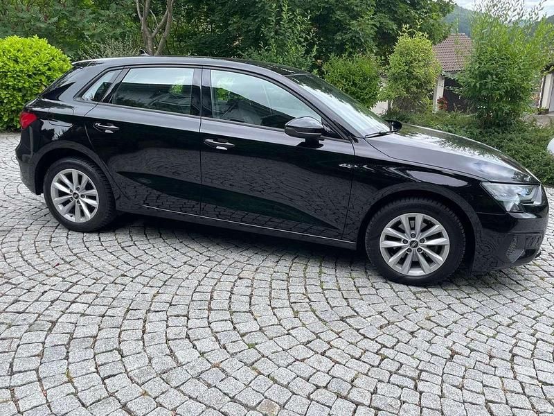 Gebraucht Audi A3 Basis 150 PS (110 kW) 2023 Brillantschwarz Kleinwagen