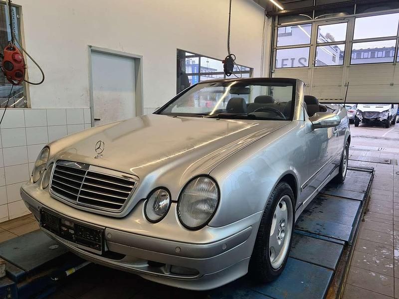 Silber Gebraucht 2003 Mercedes CLK200 Avantgarde Cabrio | 4.500 € (Guter Preis) - Bild 1/4