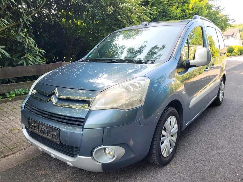 Grau Gebraucht 2011 Citroën Berlingo Van / Kleinbus | 5.499 € (Fairer Preis) - Bild 1/4