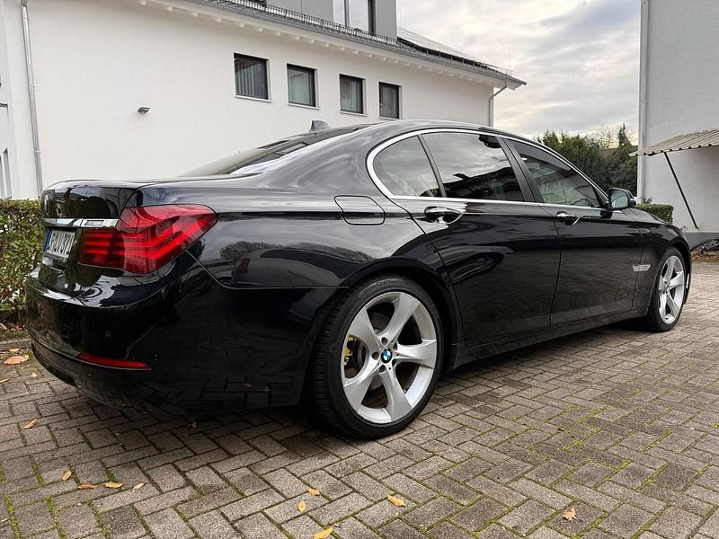 Gebraucht BMW 730 258 PS (189 kW) 2012 Schwarz Limousine