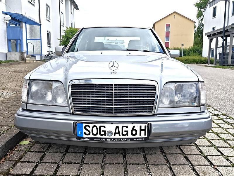 Gebraucht Mercedes 220 150 PS (110 kW) 1994 Grau Limousine