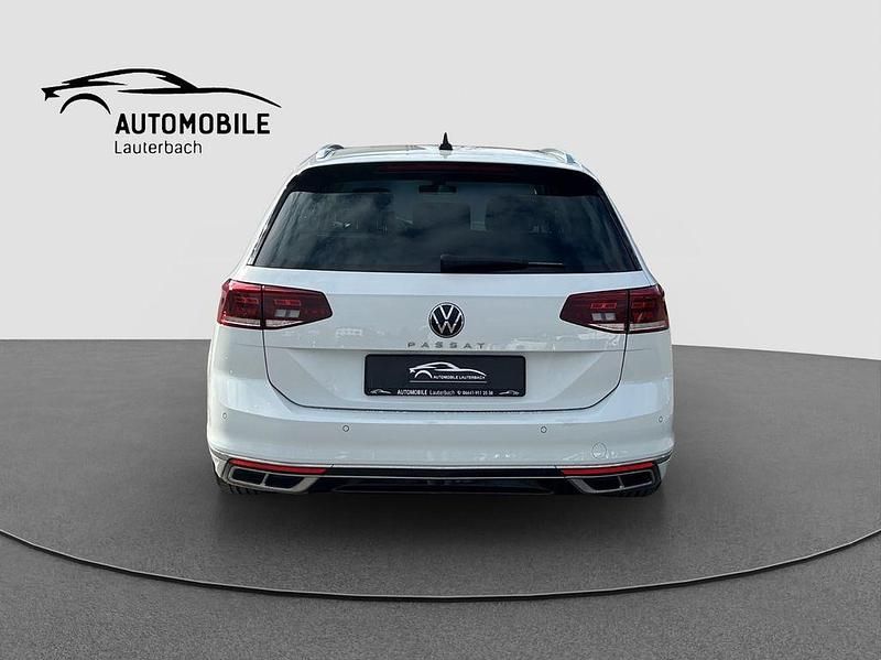 Gebraucht VW Passat R-line 200 PS (147 kW) 2022 Pure white Kombi