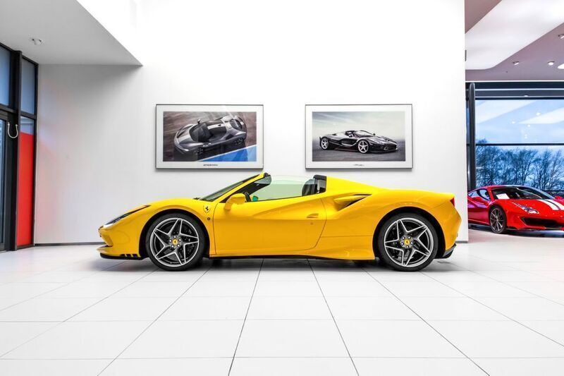 Gelb Gebraucht 2022 Ferrari F8 Cabrio | 335.000 € (Guter Preis) - Bild 1/4