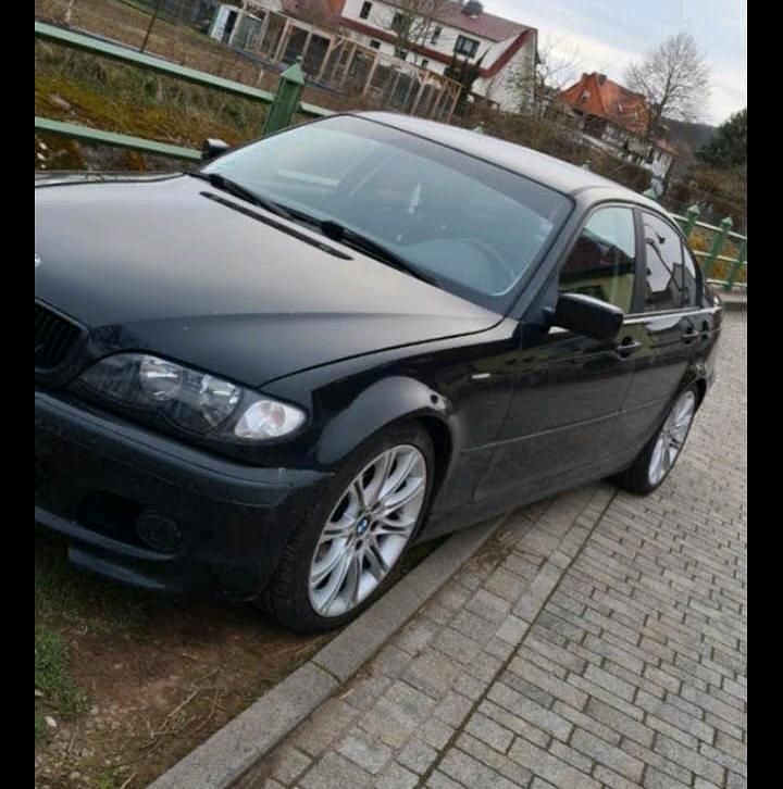 Schwarz Gebraucht 2002 BMW 318 Limousine | 950 € - Bild 1/4