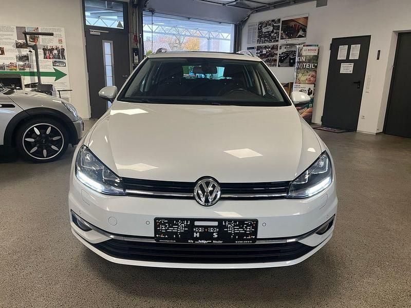 Weiß Gebraucht 2017 VW Golf VII Comfortline Kombi | 15.900 € (Etwas zu teuer) - Bild 1/4