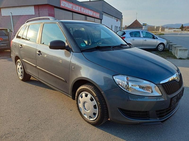 Gebraucht Skoda Fabia 75 PS (55 kW) 2011 Grau Limousine