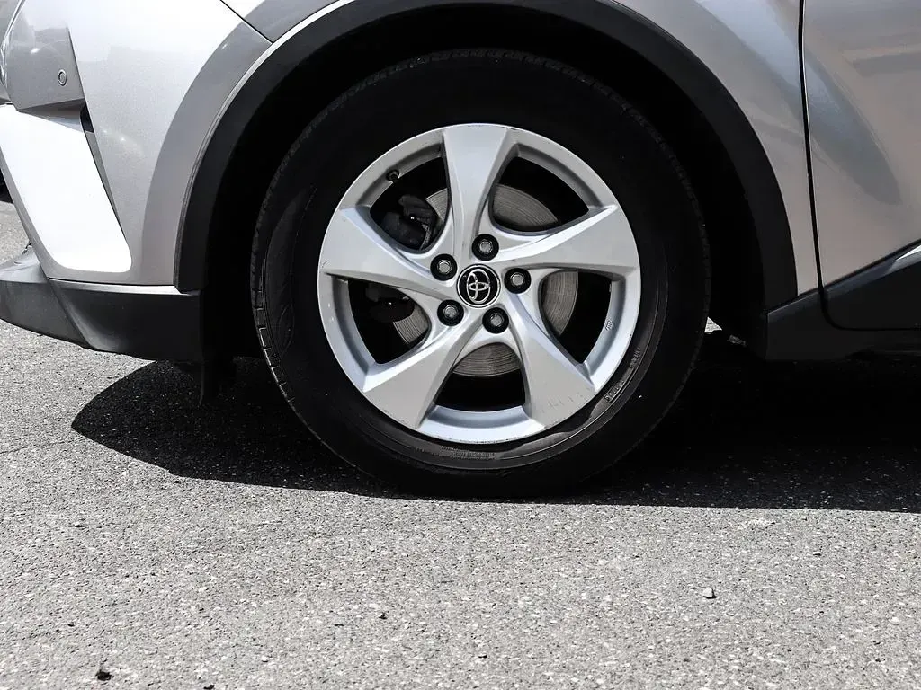 Gebraucht Toyota C-HR 122 PS (89 kW) 2019 Grau SUV