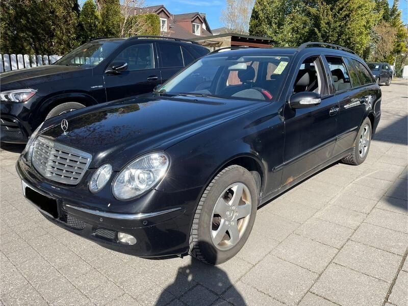 Schwarz Gebraucht 2004 Mercedes E200 Kombi | 1.350 € - Bild 1/4
