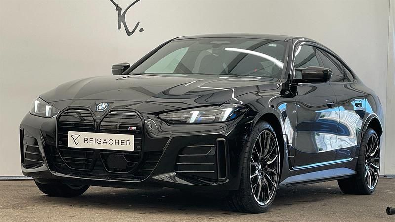 Saphirschwarz metallic Neu 2025 BMW i4 Comfort Edition Coupé | 89.999 € - Bild 1/4