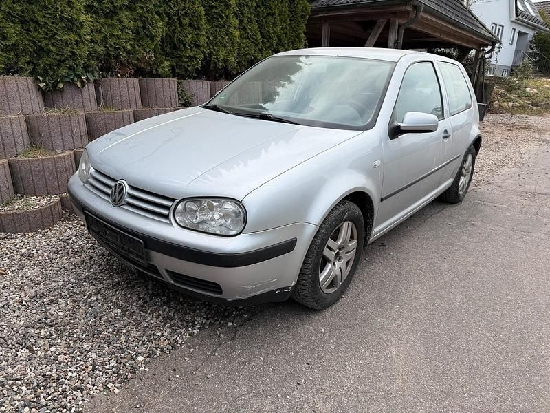 Gebraucht VW Golf IV 55 PS (40 kW) 2001 Silber Kleinwagen