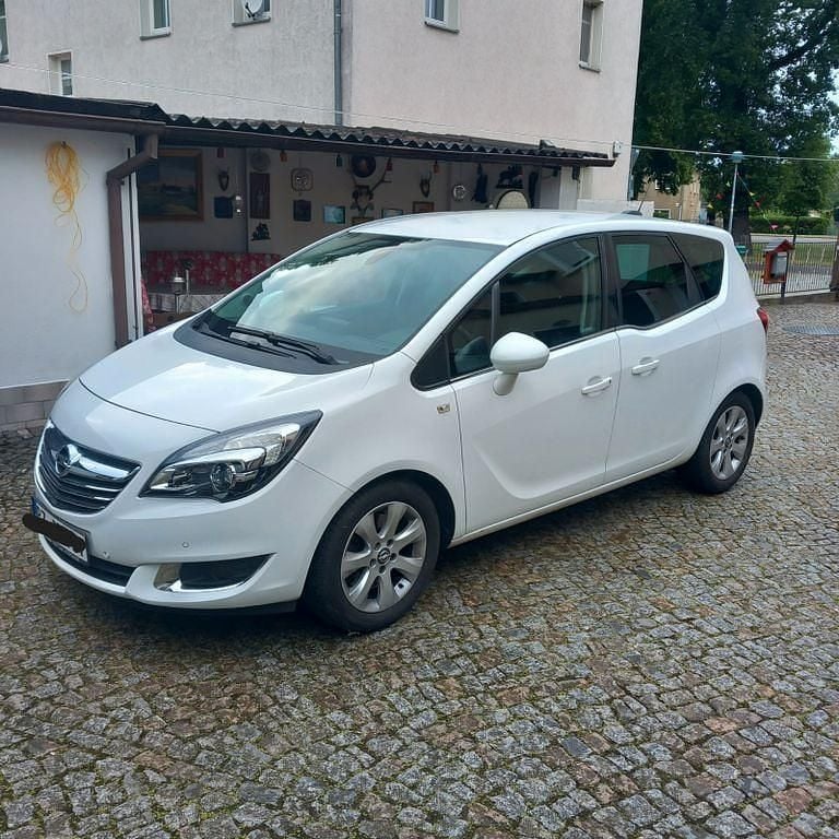 Weiß Gebraucht 2016 Opel Meriva drive Van / Kleinbus | 9.000 € (Fairer Preis) - Bild 1/4