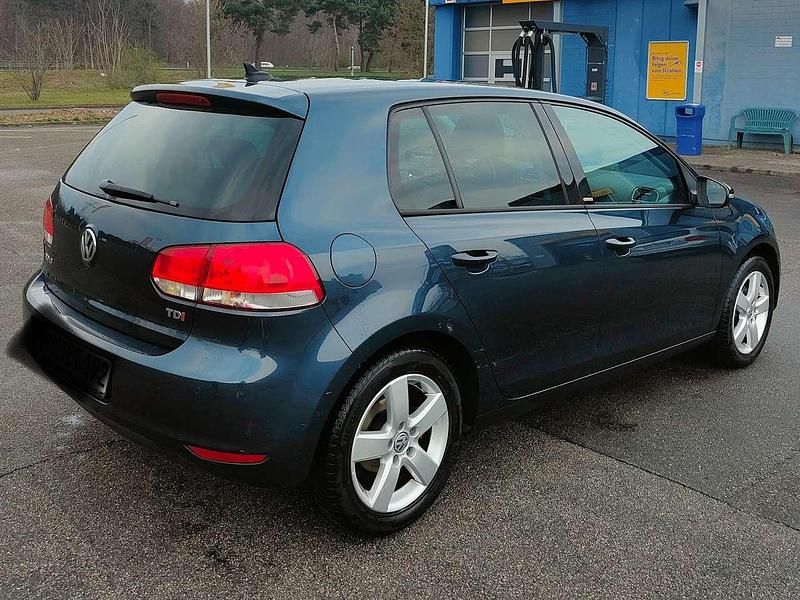 Gebraucht VW Golf VI Style 105 PS (77 kW) 2011 Blau Kleinwagen