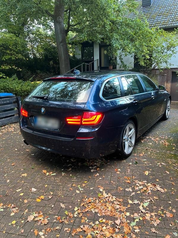 Gebraucht BMW 525 Basis 258 PS (189 kW) 2011 Blau Kombi