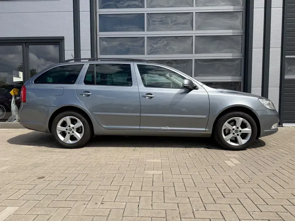 Gebraucht Skoda Octavia 140 PS (102 kW) 2013 Grau Kombi
