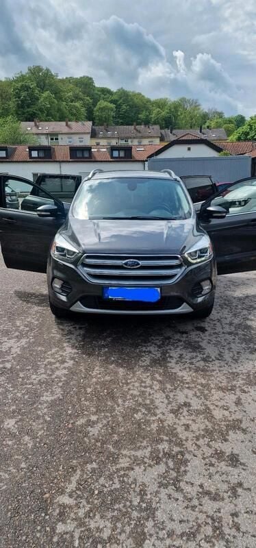 Grau Gebraucht 2017 Ford Kuga SUV | 8.800 € (Superpreis) - Bild 1/4