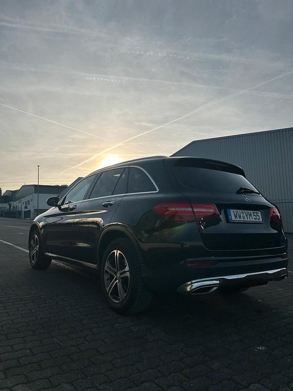 Gebraucht Mercedes GLC250 204 PS (150 kW) 2016 Schwarz SUV