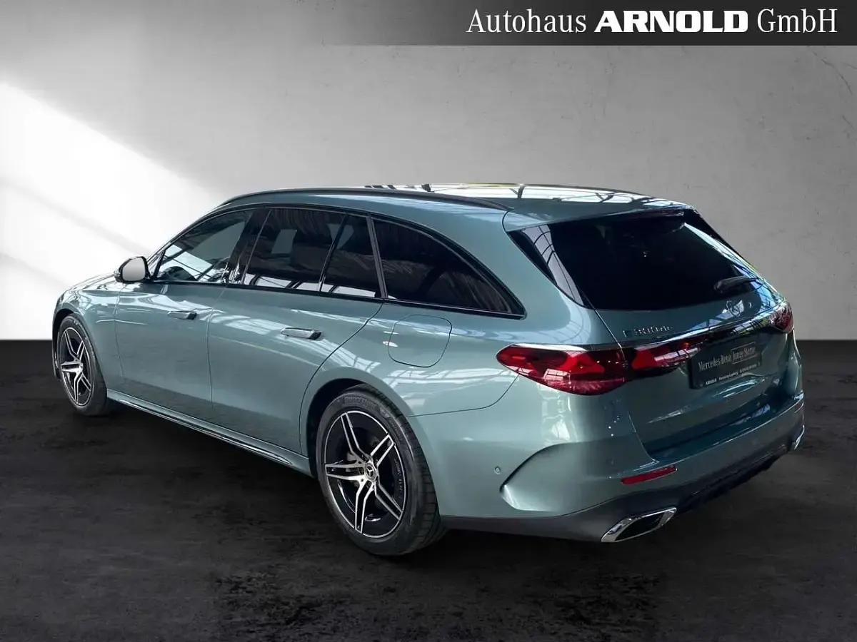Gebraucht Mercedes E300 AMG line 313 PS (230 kW) 2025 Verdesilber Kombi