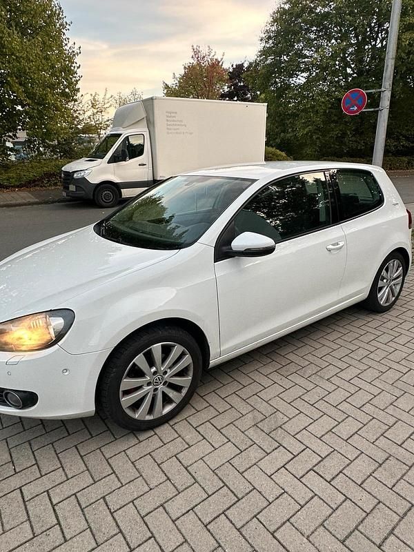 Weiß Gebraucht 2010 VW Golf VI Coupé | 3.499 € (Guter Preis) - Bild 1/4