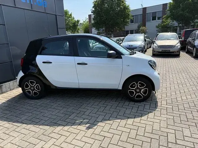 Gebraucht Smart ForFour 71 PS (52 kW) 2019 Weiß Kleinwagen