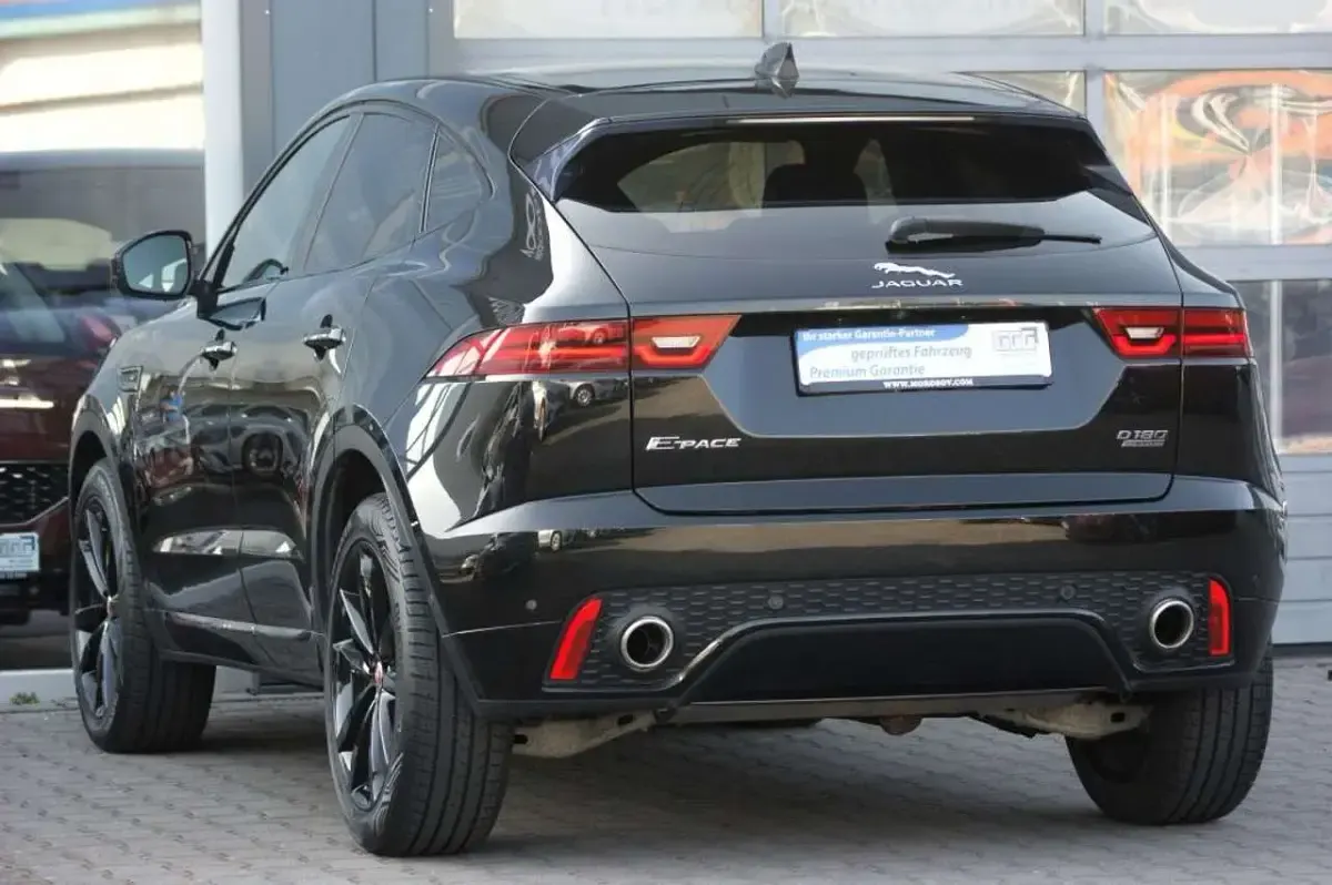 Gebraucht Jaguar E-Pace R-Dynamic 179 PS (131 kW) 2021 Schwarz SUV