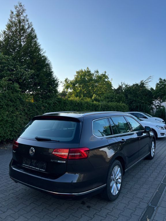 Braun Gebraucht 2016 VW Passat Highline Limousine | 10.990 € (Guter Preis) - Bild 1/4