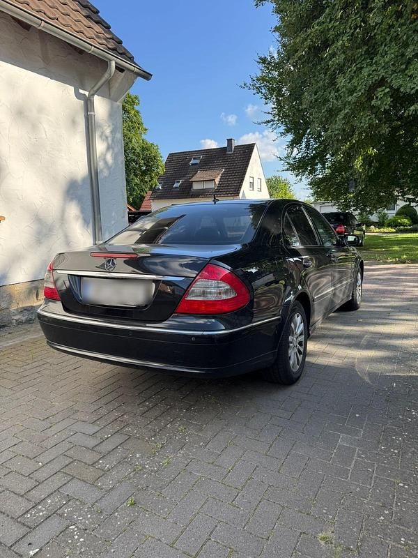 Schwarz Gebraucht 2008 Mercedes E220 Elegance Limousine | 5.800 € (Fairer Preis) - Bild 1/4