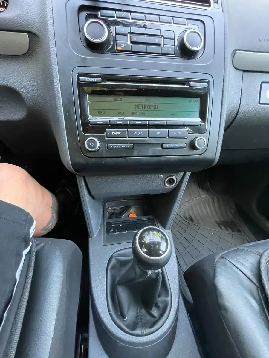 Gebraucht VW Touran 105 PS (77 kW) 2011 Schwarz Van / Kleinbus