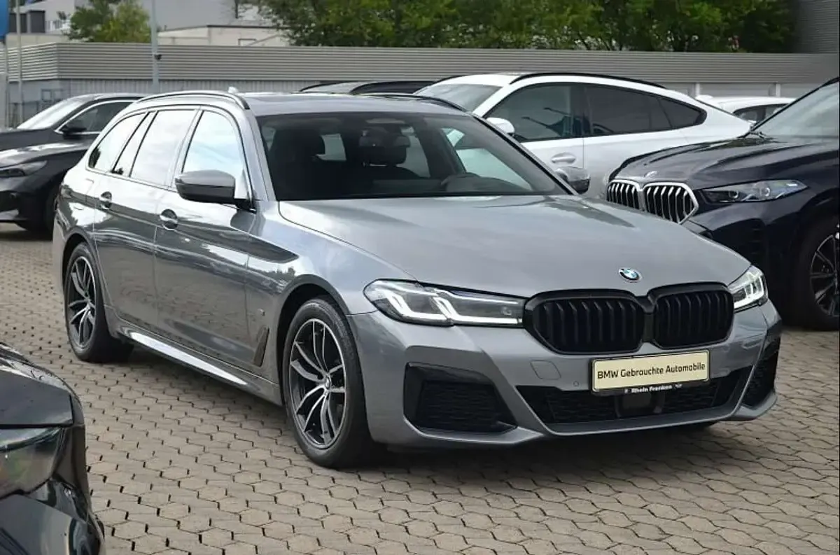Gebraucht BMW 520 M Sport 190 PS (139 kW) 2023 Grau Limousine