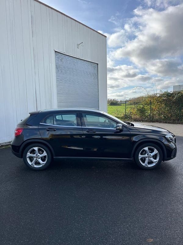 Gebraucht Mercedes GLA200 156 PS (114 kW) 2017 Schwarz SUV