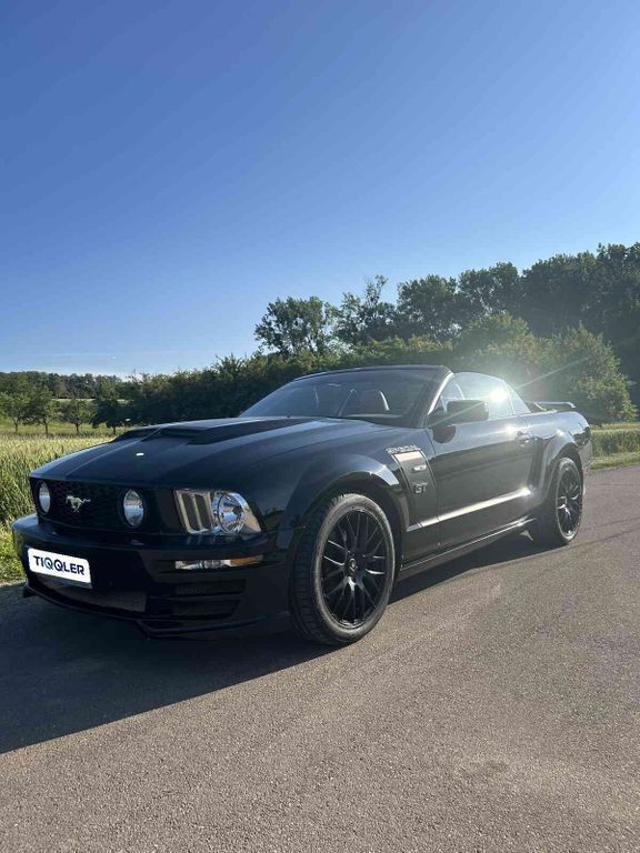 Schwarz Gebraucht 2005 Ford Mustang GT Cabrio | 19.999 € (Fairer Preis) - Bild 1/4