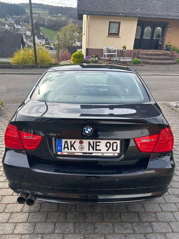 Gebraucht BMW 318 143 PS (105 kW) 2008 Schwarz Limousine