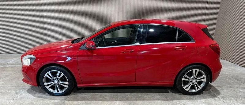 Gebraucht Mercedes A180 109 PS (80 kW) 2016 Rot Limousine