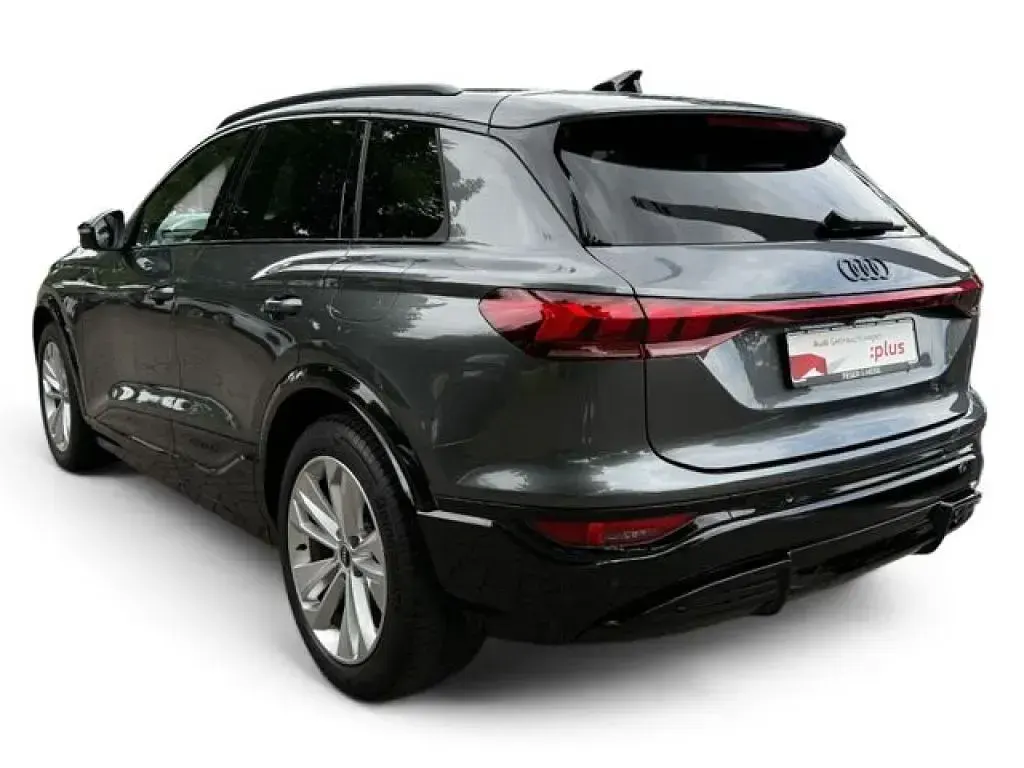 Gebraucht Audi Q6 e-tron Performance 225 kW (306 PS) 2025 Daytonagrau perleffekt SUV