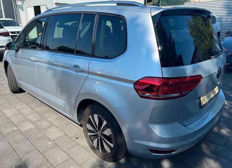 Gebraucht VW Touran Move 150 PS (110 kW) 2024 Silber Van / Kleinbus